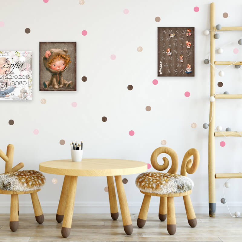 Dotted wall in brown and pink