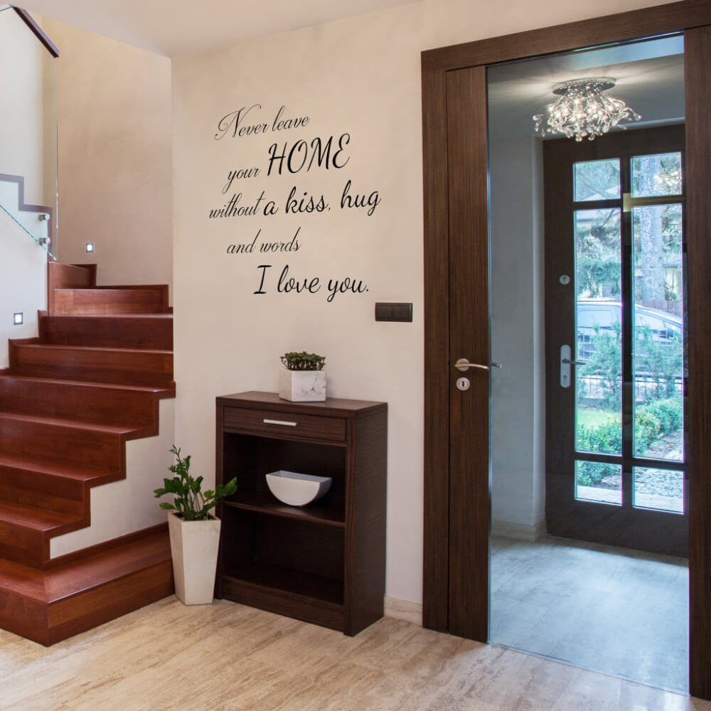 Wall sticker: Never leave your home without a kiss